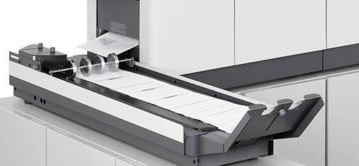 실내, 주방, 캐비닛, 테이블이(가) 표시된 사진자동 생성된 설명